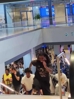 笑死😹尼克斯大逆转马刺～提前离场球迷奔跑折返球馆！共富贵！
