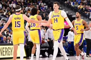 里夫斯：我们一起打球的时间不够多 未来几天我们会继续加强磨合